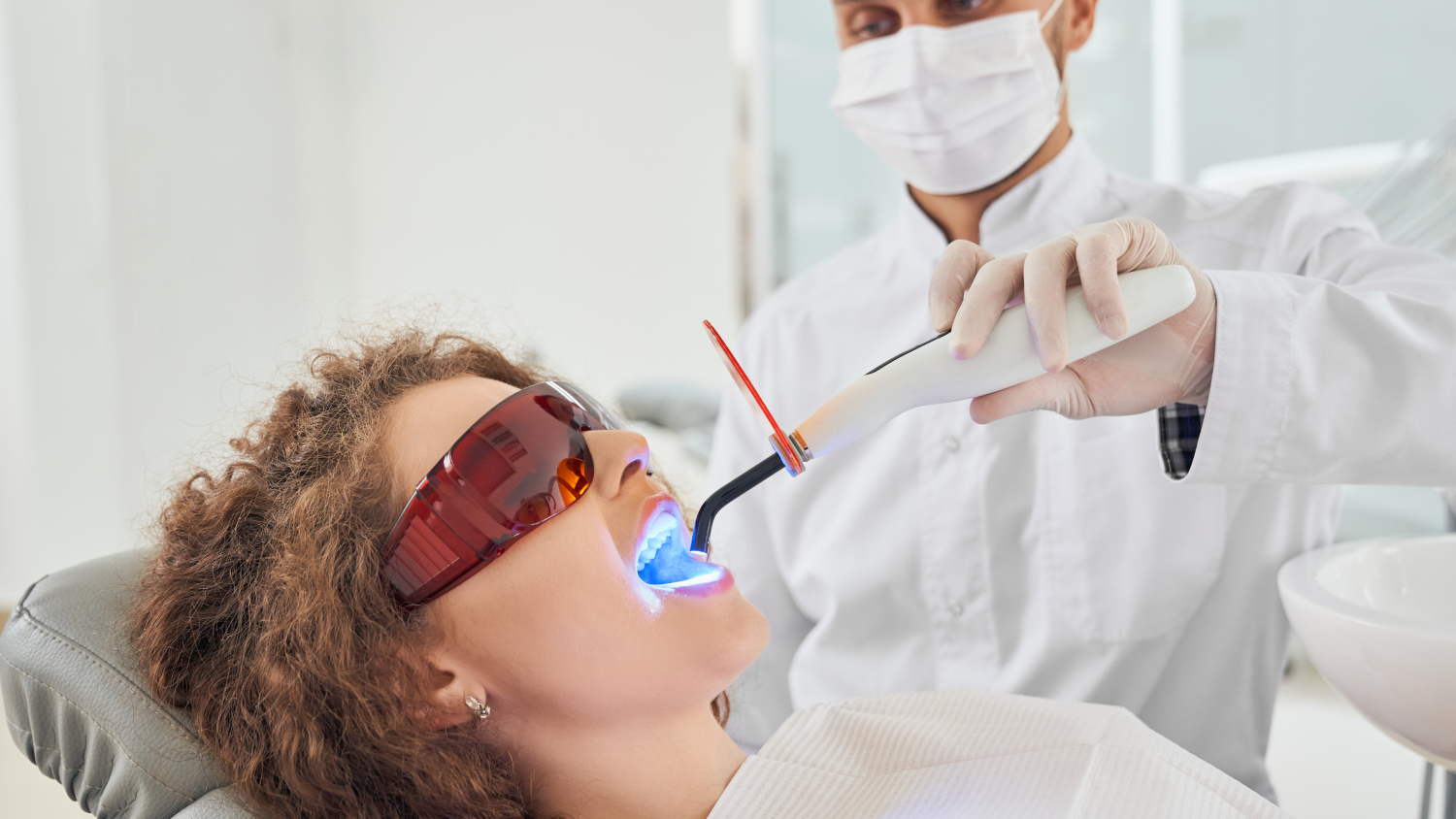 Composite Veneer: Transform Your Smile background