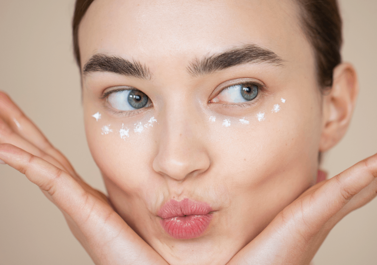 Under-Eye Light Filler: Brighten Tired Eyes background